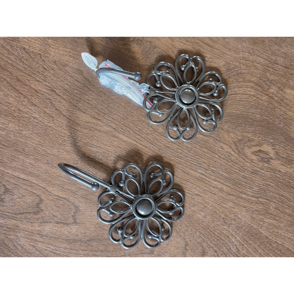 Princess House Set of 2 Floral Wall Hooks Metal Flower Decorative Hangers